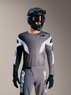 Jersey Alpinestars A-Supra Elite gris degradado, maillot de MTB microperforado con detalles blancos y estilo racing.