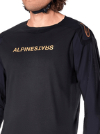 Jersey de manga larga Alpinestars A-Aria Polartec Switch, negro, con marca Alpinestars en color bronce en el pecho y el hombro, perforaciones láser en las mangas para ventilación, ropa técnica de MTB de alto rendimiento
