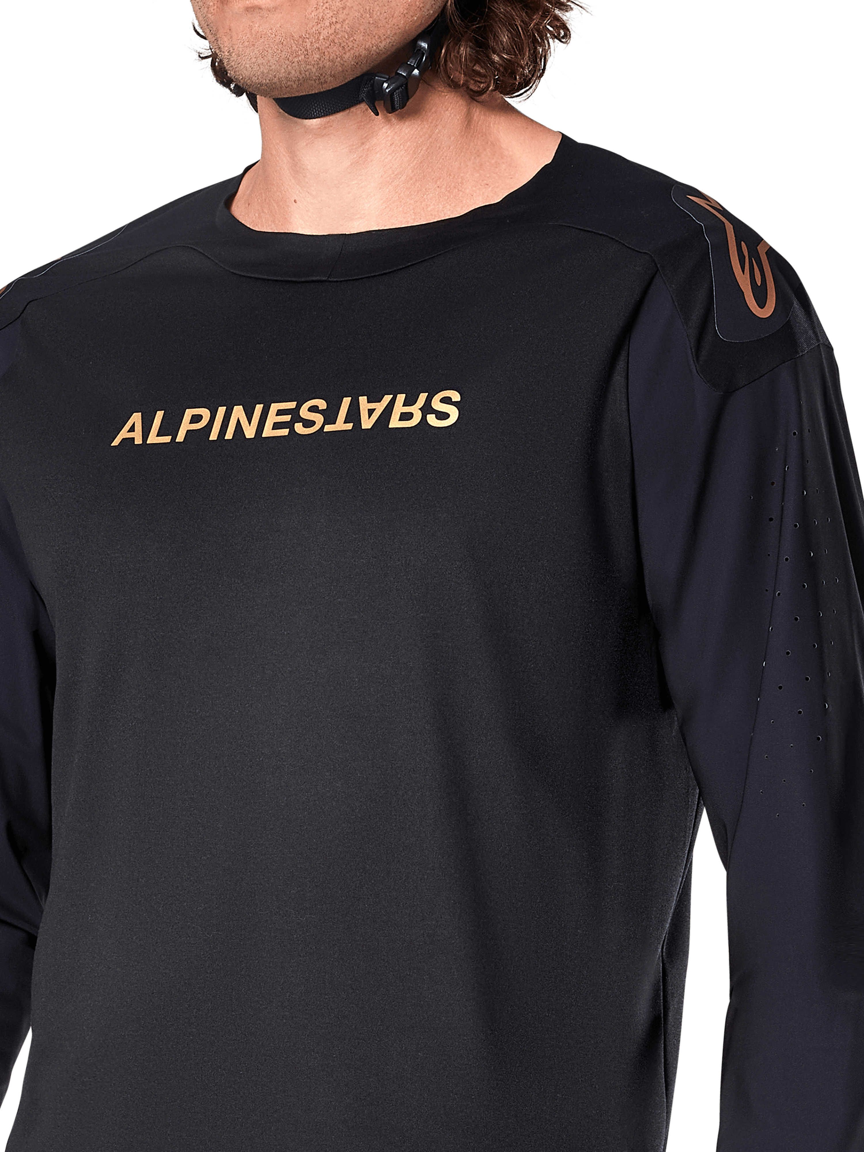 Jersey de manga larga Alpinestars A-Aria Polartec Switch, negro, con marca Alpinestars en color bronce en el pecho y el hombro, perforaciones láser en las mangas para ventilación, ropa técnica de MTB de alto rendimiento