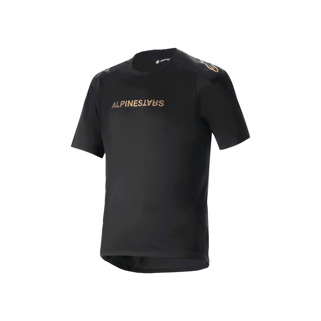 Alpinestars A-Aria Polartec Switch Short Sleeve Jersey, jersey de montaña negro, logos Alpinestars en tonos bronce en el pecho y los hombros, tejido técnico que absorbe la humedad, ajuste de rendimiento con dobladillo trasero más largo