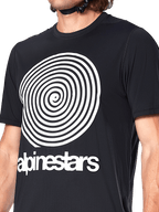 Alpinestars A-Dura Oscar Jersey, jersey de MTB de manga corta, negro, con un gran gráfico de espiral Oscar vintage en blanco y el logotipo de Alpinestars en el pecho, ropa técnica de ciclismo