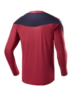 Jersey Alpinestars A-Supra Race - Manga Larga, granate y azul marino, vista trasera que muestra el tejido técnico microperforado, panel oscuro en los hombros con logotipo, equipamiento de MTB de alto rendimiento