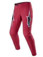 Alpinestars A-Supra Race Pants, pantalones de carreras para MTB, color borgoña con grandes logotipos de estrellas blancas y negras en los muslos, con ventilación perforada por láser, cierre de trinquete negro en la cintura y un ajuste de rendimiento entallado para el ciclismo de montaña