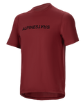 Alpinestars A-Dura Switch Jersey, camiseta de manga corta para MTB, burdeos, logotipo negro en el pecho, tejido ligero que absorbe la humedad, cuello redondo y parte trasera más larga, diseñada para ciclismo de montaña