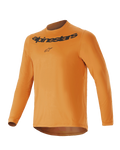 Jersey de manga larga Alpinestars Youth A-Dura Rocker, dorado oscuro, con el nombre y logotipo de Alpinestars en negro en el pecho, cuello redondo, dobladillo trasero más largo, ropa ligera de alto rendimiento para bicicleta de montaña