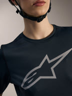 Jersey Stella A-Dura Ride negro para mujer con logotipo Astars plateado, equipamiento técnico para ciclismo de montaña.