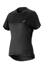 Alpinestars Stella Alps Constellation Jersey para mujer, camiseta de ciclismo de montaña de manga corta, negra con rayas horizontales sutiles en el pecho, logotipo blanco pequeño, cuello redondo, parte trasera alargada para mayor cobertura, tejido ligero y transpirable para MTB