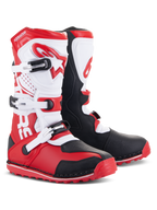Botas Alpinestars Tech-T, botas de trial para moto, rojo brillante, negro y blanco, con una espinillera ergonómica blanca con logotipo rojo, tres hebillas ajustables, paneles protectores negros y suela texturizada roja para un rendimiento óptimo en la práctica de trial