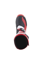 Botas Alpinestars Tech-T, botas de trial para motocicleta, rojo brillante, negro y blanco, vista desde arriba que muestra la apertura interior del tobillo y la zona de la puntera, con paneles negros texturizados y detalles rojos y blancos, diseñadas para un rendimiento todoterreno