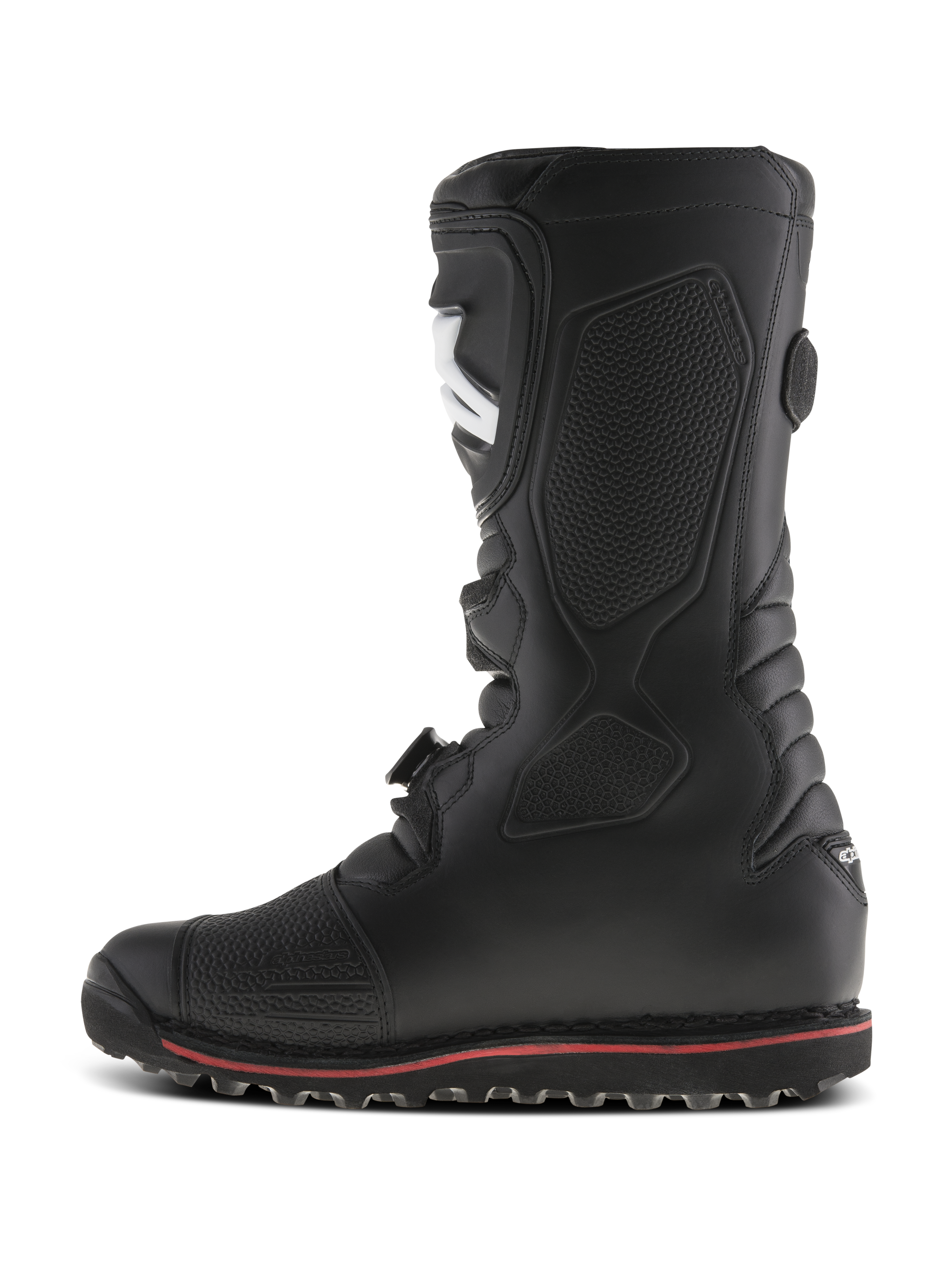 Botas Alpinestars Tech-T, botas de trial, negras con una fina franja roja en la suela, vista de perfil lateral, con espinillera ergonómica y paneles texturizados para el agarre en los estribos, construcción de cuero duradero para conducción todoterreno
