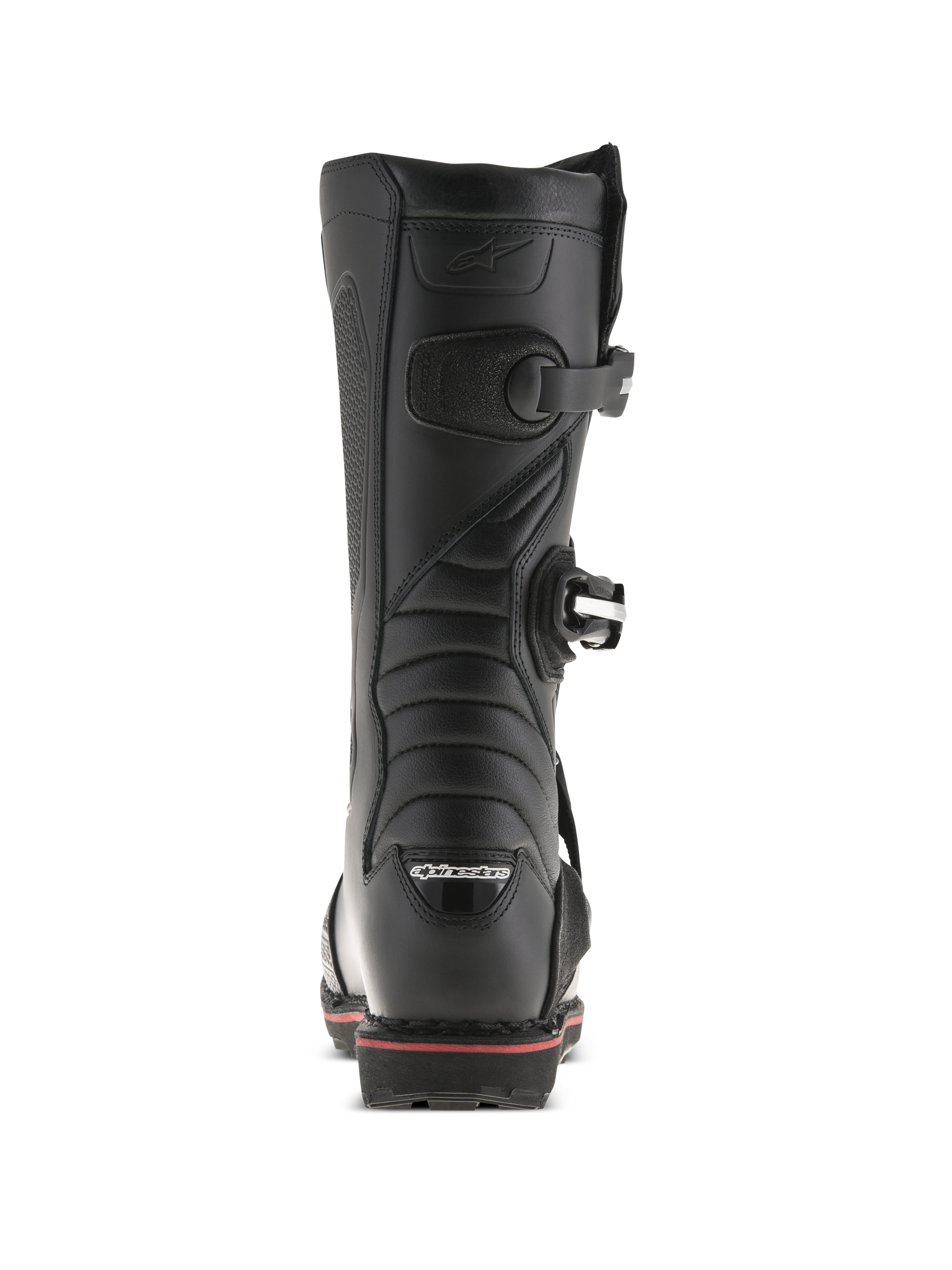 Botas Alpinestars Tech-T, botas de trial, negras y rojas, vista trasera que muestra el logotipo de Alpinestars en el talón, correas de hebilla y una línea de acento roja a lo largo de la suela, diseño de calzado técnico para off-road