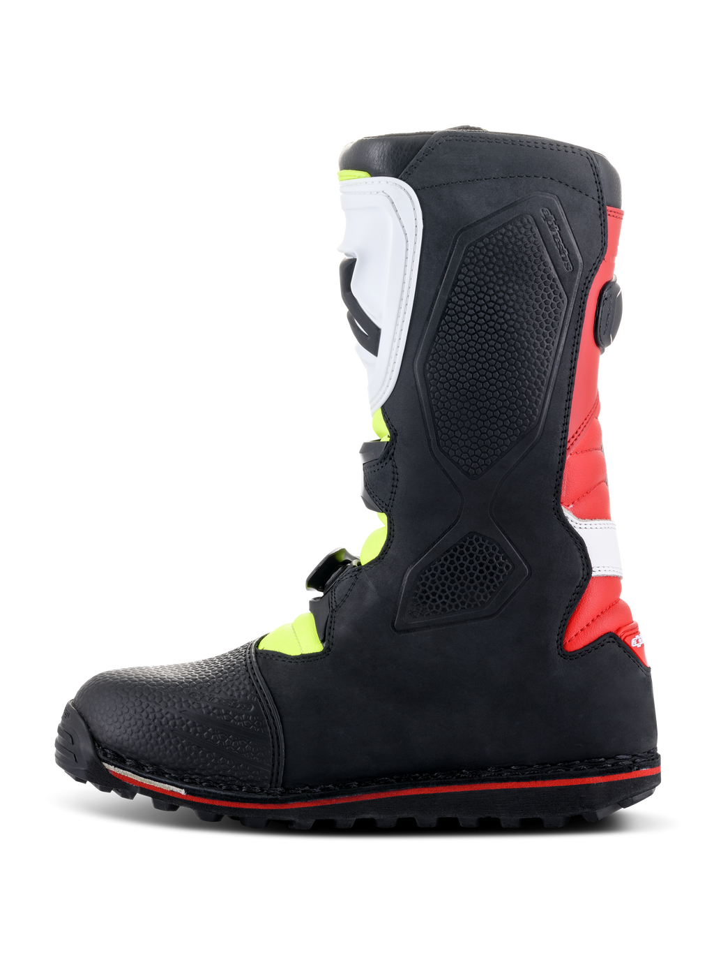 Botas Alpinestars Tech-T, botas de moto trial, blanco, rojo, amarillo flúor y negro, vista de perfil lateral que muestra la espinillera ergonómica blanca y el sistema de hebillas, panel del talón rojo y suela especializada para trial con línea de acento roja.