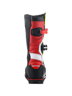 Botas Alpinestars Tech-T, botas de trial, blanco, rojo, amarillo flúor y negro, vista trasera que muestra la confección en cuero rojo con detalles blancos, protector de talón negro con logotipo rojo y suela negra robusta para tracción off-road.