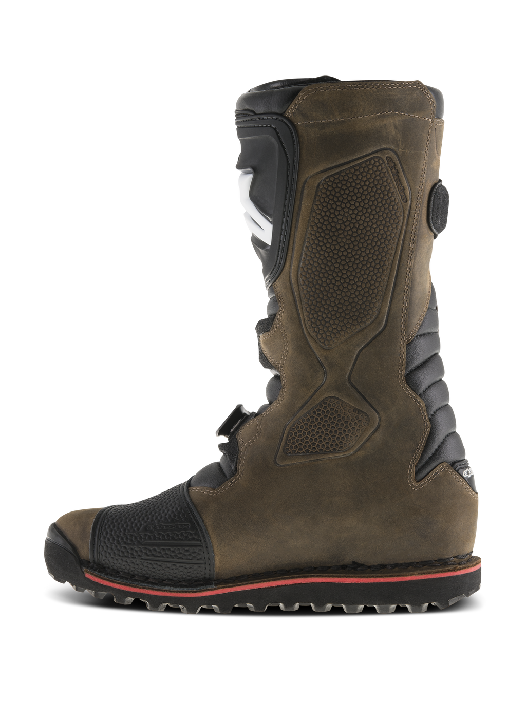 Botas Alpinestars Tech-T, botas de trial para motocicleta, color marrón engrasado, vista de perfil lateral con placa de espinilla ergonómica negra, parte superior de cuero texturizado, puntera reforzada y suela resistente con línea roja