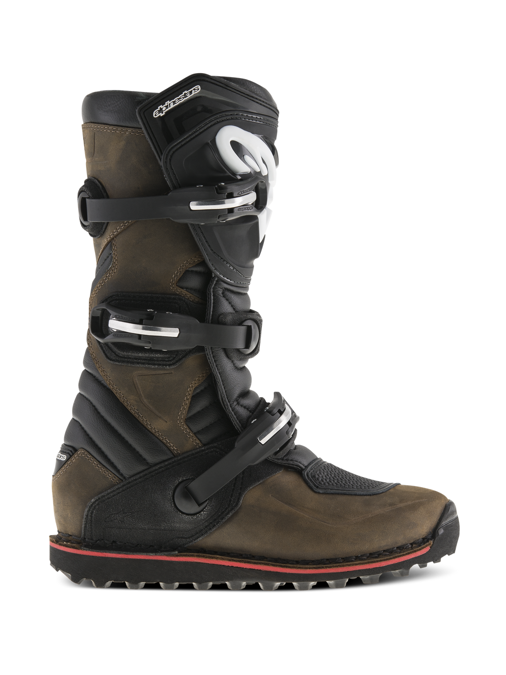 Alpinestars Tech-T Boots, botas de moto para trial, marrón aceitado y negro, vista de perfil lateral con sistema de cierre de tres hebillas, espinillera ergonómica con logotipo blanco, suela texturizada robusta con una franja roja, diseñadas para la práctica de trial off-road