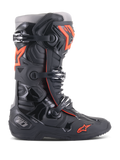 Alpinestars Tech 10, botas de motocross para competición todoterreno, negro y rojo flúor, con sistema de cierre de triple hebilla, carcasa protectora de TPU contorneada, logotipo de estrella roja en la puntera y construcción de alto rendimiento para conducción profesional de MX