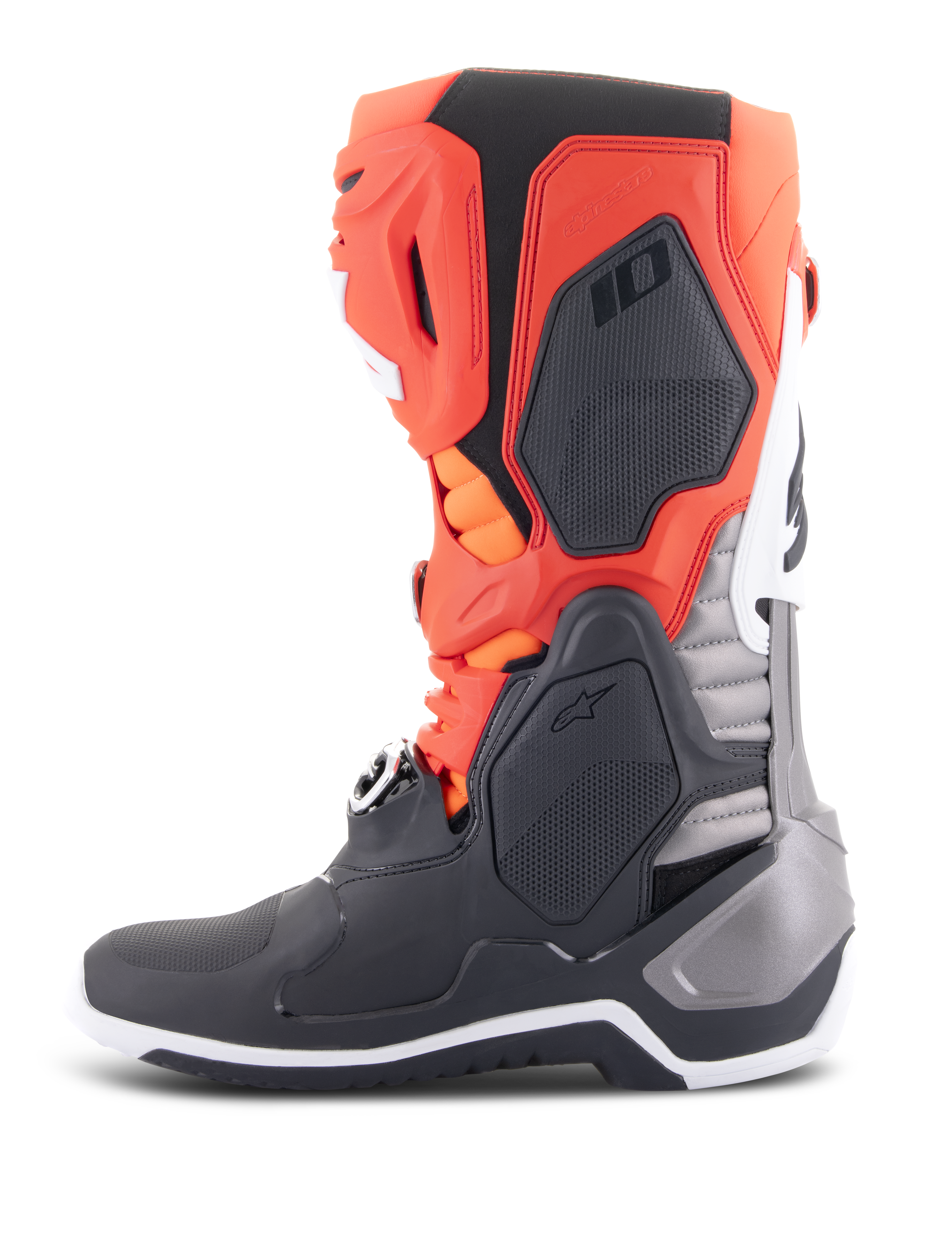 Botas Alpinestars Tech 10, botas de motocross, negro, rojo flúor y naranja flúor con detalles en blanco, vista lateral que muestra el avanzado chasis de TPU, el sistema de hebillas y el diseño ergonómico para rendimiento todoterreno