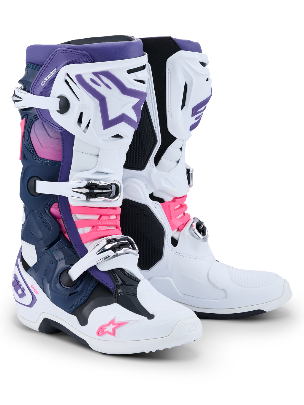 Botas Alpinestars Tech 10, botas de motocross, blanco, violeta, azul marino y rosa fluo, con un sistema de cierre de tres hebillas, paneles en azul marino y púrpura, y detalles en rosa brillante en las correas y logotipos, calzado de competición off-road de nivel profesional.