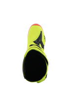 Botas Alpinestars Tech 10, botas de motocross, amarillo flúor, negro y rojo flúor, vista superior que muestra la abertura interior y la puntera, colores neón vibrantes con detalles en negro, calzado profesional de competición todoterreno