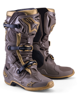 Botas de motocross Alpinestars Tech 10 Air Gold marrón tierra y oro, carcasa de TPU ligera y sistema de triple hebilla.