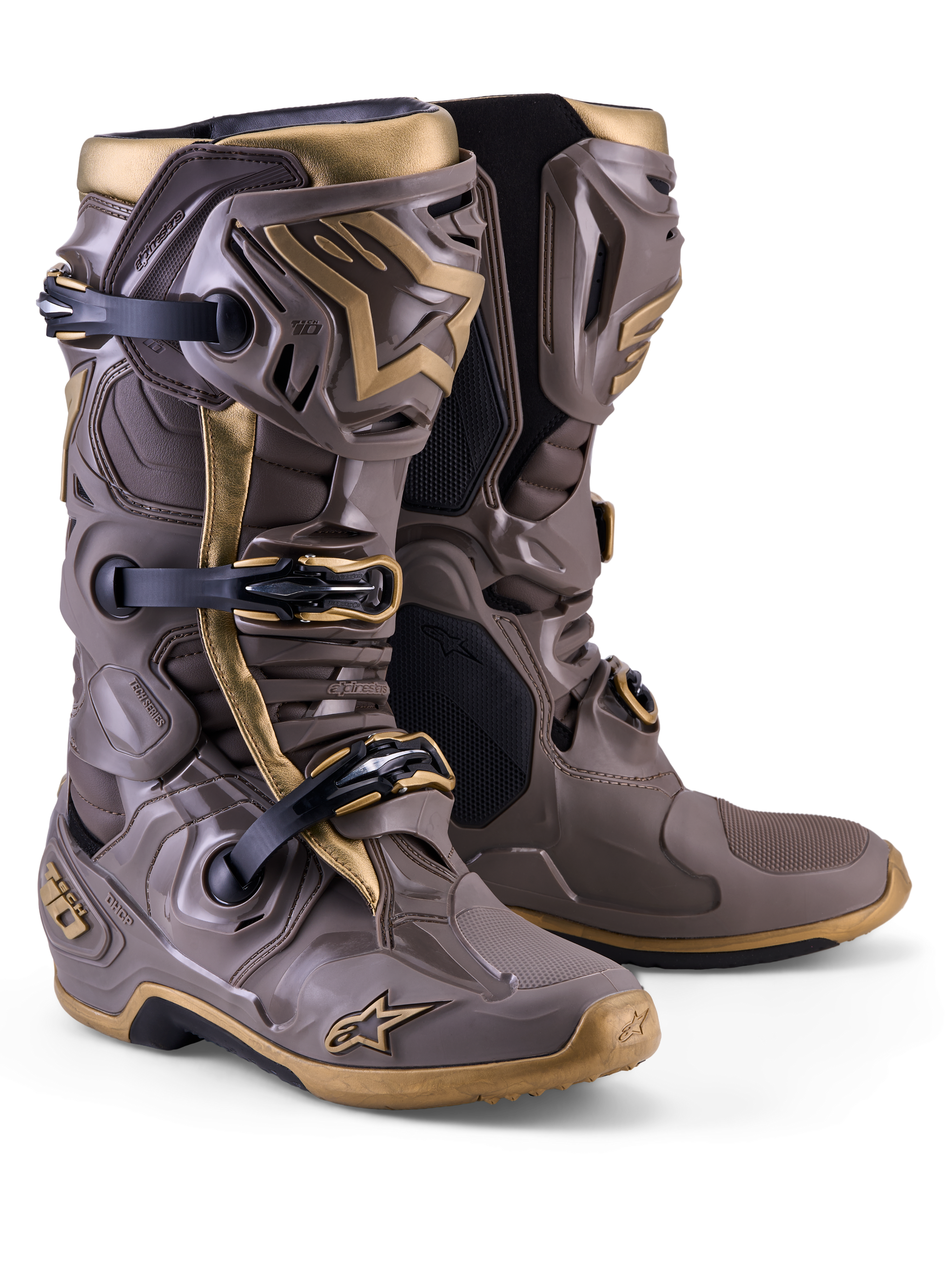 Botas de motocross Alpinestars Tech 10 Air Gold marrón tierra y oro, carcasa de TPU ligera y sistema de triple hebilla.