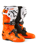 Botas Alpinestars Tech 10 Enduro, botas de motocross y enduro, naranja flúor, negro y blanco, con sistema de cierre de triple hebilla, placas de espinilla blancas con logotipo de Alpinestars en negro y suelas de doble compuesto resistentes, calzado protector para todoterreno