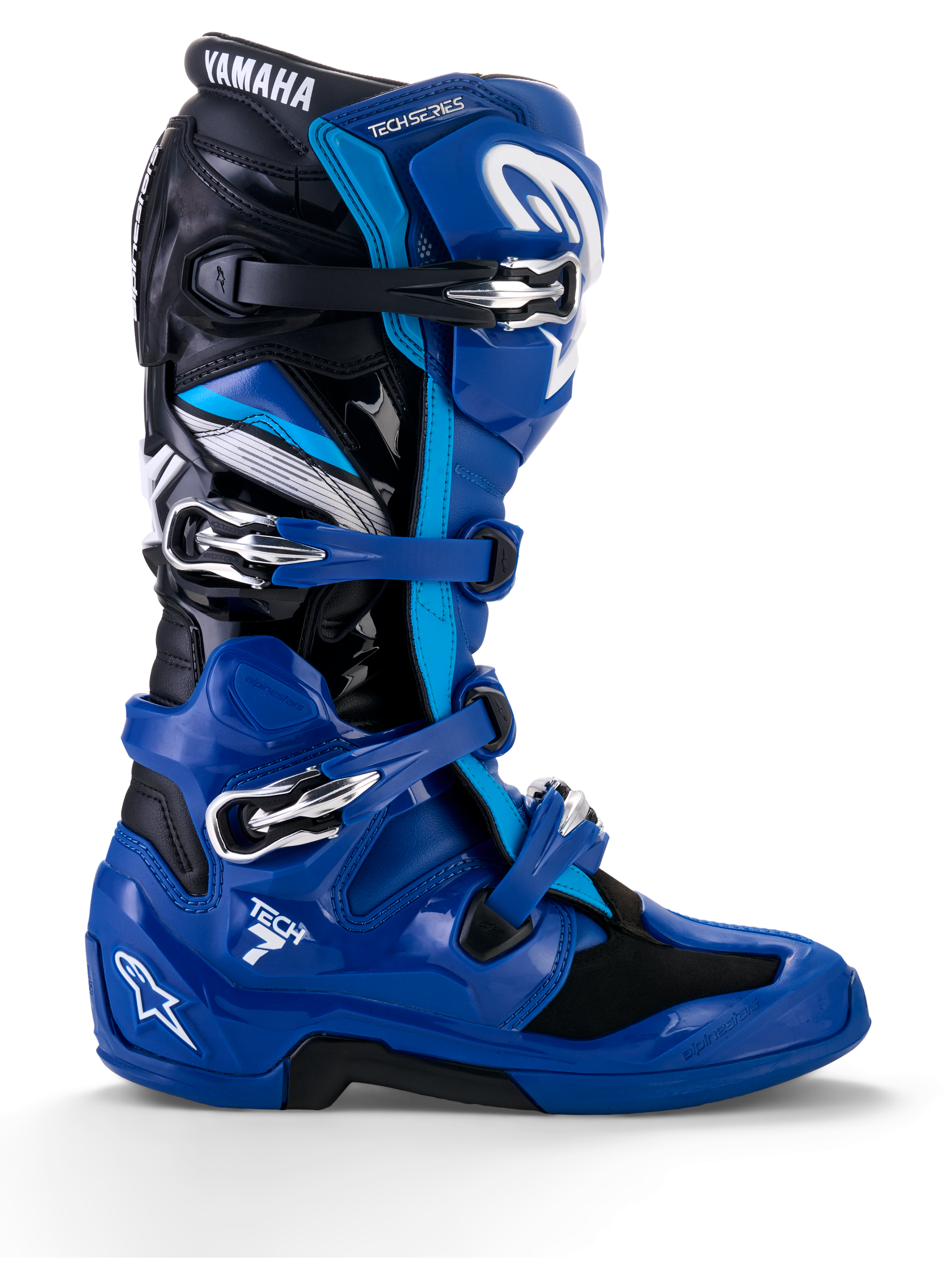 Botas Alpinestars Yamaha Tech 7, botas de motocross, azul con detalles en negro y blanco, perfil lateral con cuatro hebillas ajustables, protección de TPU reforzada en la espinilla y el talón, marca Yamaha destacada y suela robusta para rendimiento todoterreno