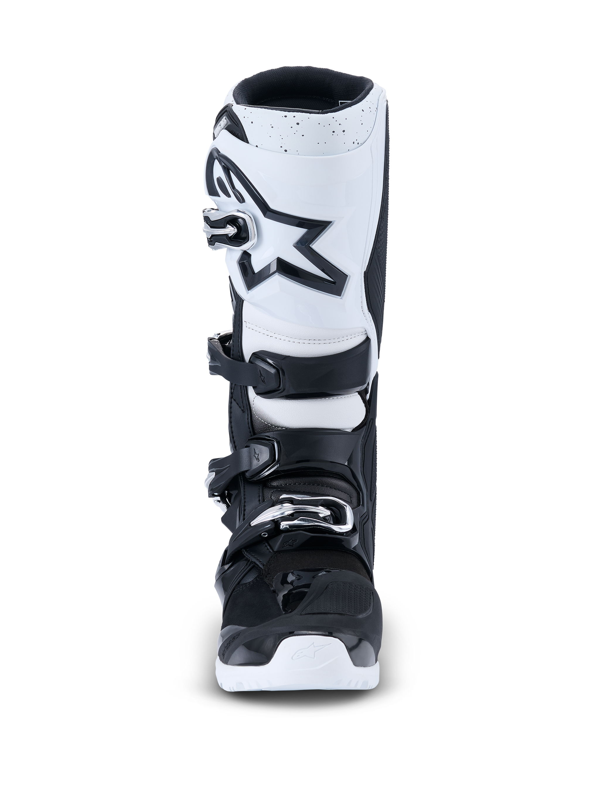 Botas Alpinestars 2026 Tech 7 Enduro, botas de motocross, negro y blanco, vista frontal con placa de espinilla blanca y logotipo de estrella negra, sistema de cierre de cuatro hebillas y suela blanca duradera