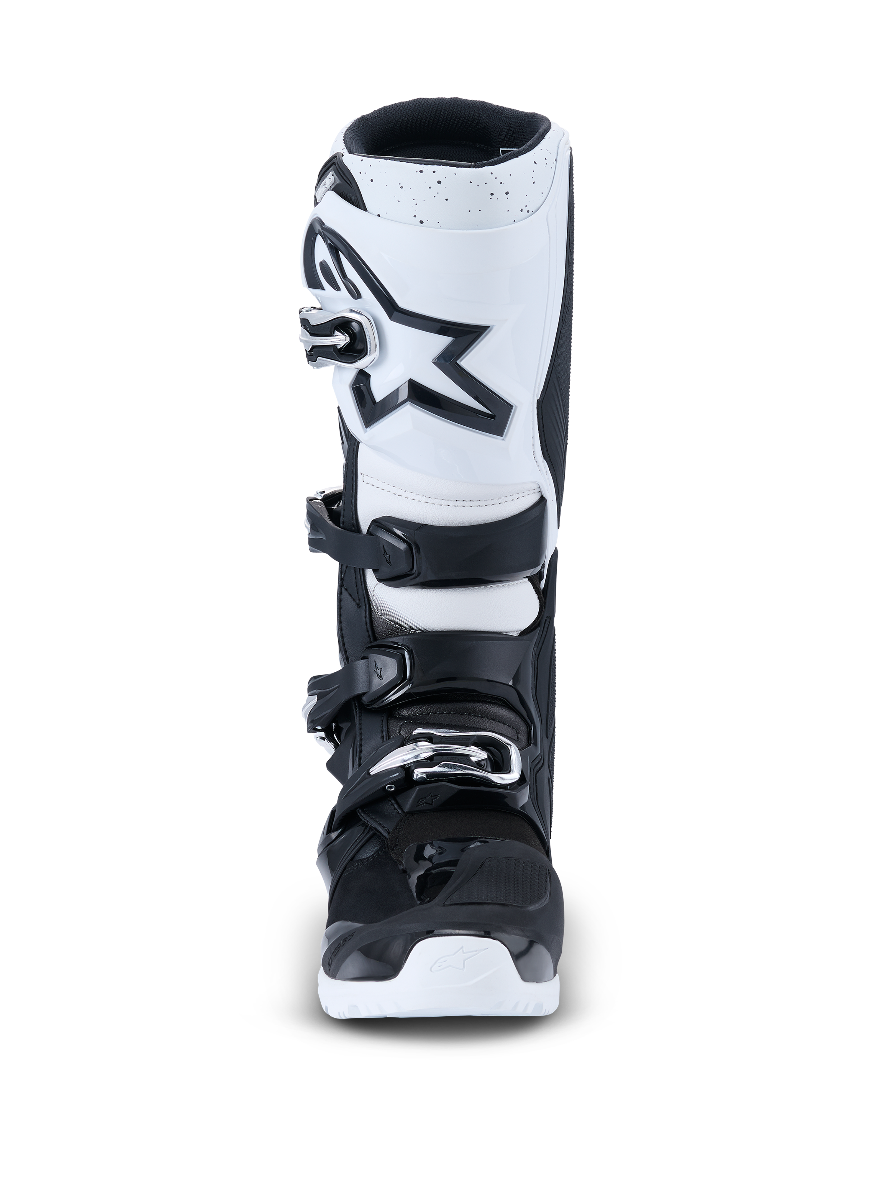 Botas Alpinestars 2026 Tech 7 Enduro, botas de motocross, negro y blanco, vista frontal con placa de espinilla blanca y logotipo de estrella negra, sistema de cierre de cuatro hebillas y suela blanca duradera