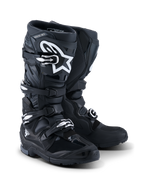 Alpinestars 2026 Tech 7 Enduro Boots, botas de enduro para moto, negro, antracita y blanco, con sistema de cierre de cuatro hebillas, logotipo blanco en la placa de la espinilla y suela robusta de doble compuesto para tracción off-road