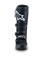 Botas Alpinestars 2026 Tech 7 Enduro, Negro Antracita Blanco, vista frontal con un destacado logotipo de estrella blanca en la placa de la espinilla, sistema de cierre de cuatro hebillas de liberación rápida y estructura protectora reforzada para enduro y off-road