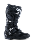 Botas Alpinestars Tech 7 Enduro 2026, negro antracita y blanco, botas de motocross especializadas con sistema de cierre de cuatro hebillas, parte superior de microfibra reforzada con PU y suela con tacos para terrenos de enduro, diseño estilizado con logo Tech 7 en el talón