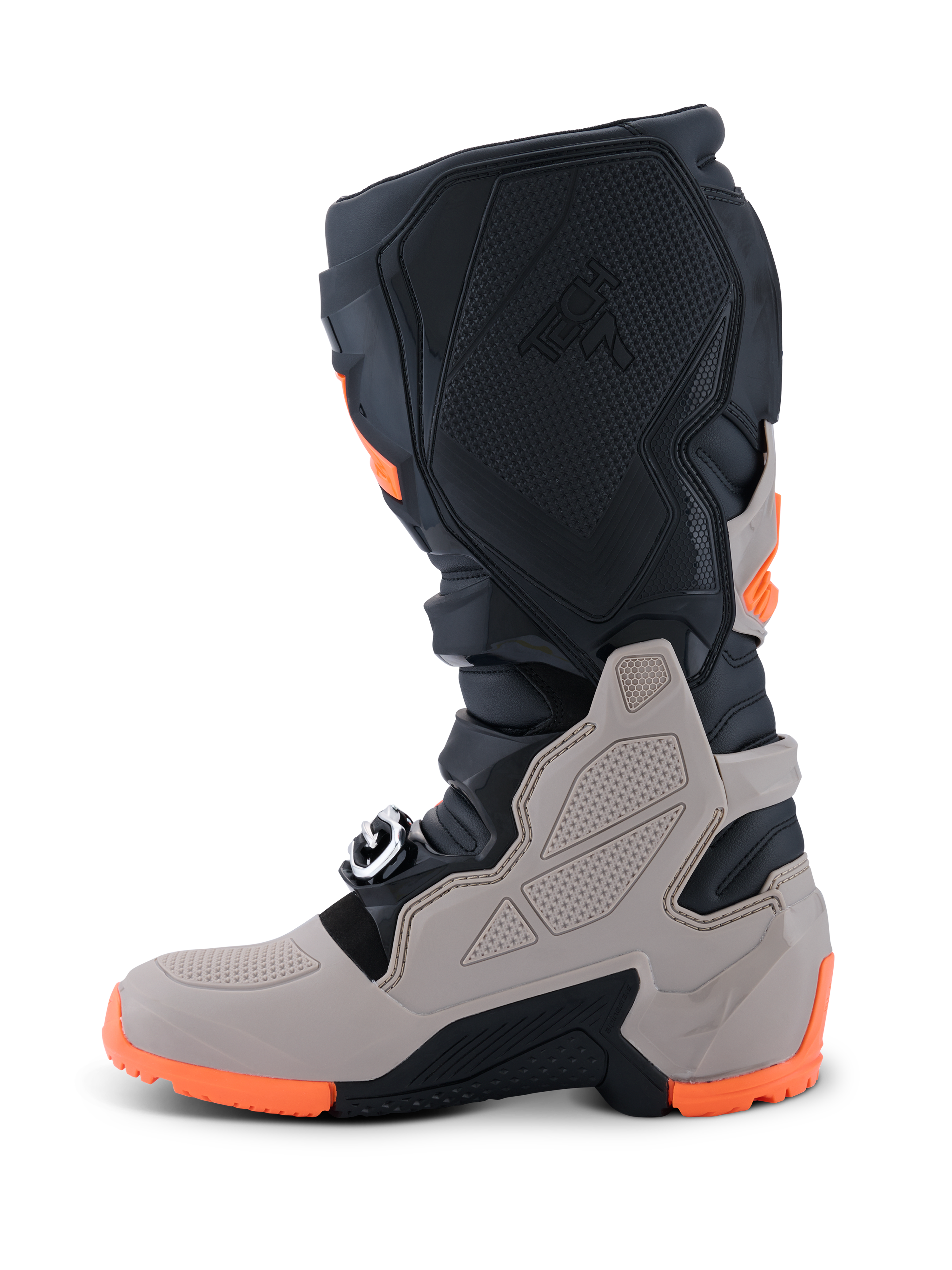 Botas Alpinestars 2026 Tech 7 Enduro, botas de motocross y enduro, negro, gris cálido y naranja flúor, vista lateral con una suela de doble compuesto resistente, protecciones de TPU en la espinilla y el tobillo, y el logotipo Tech 7 en relieve.