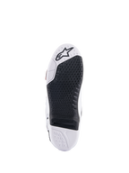 Botas Alpinestars Tech 10 Supervented, vista de la suela blanca y negra, con un diseño de agarre de panal extendido, inserción central reemplazable negra, puntera blanca con el logotipo de la estrella de Alpinestars, optimizada para el control en los estribos de motocross.