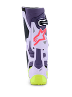 Botas Alpinestars Tech 10 Supervented, vista trasera, combinación de colores púrpura, amarillo flúor y rosa diva, con estructura de TPU ventilada, logotipo de estrella rosa y detalle de talón en amarillo brillante, calzado de motocross de nivel profesional