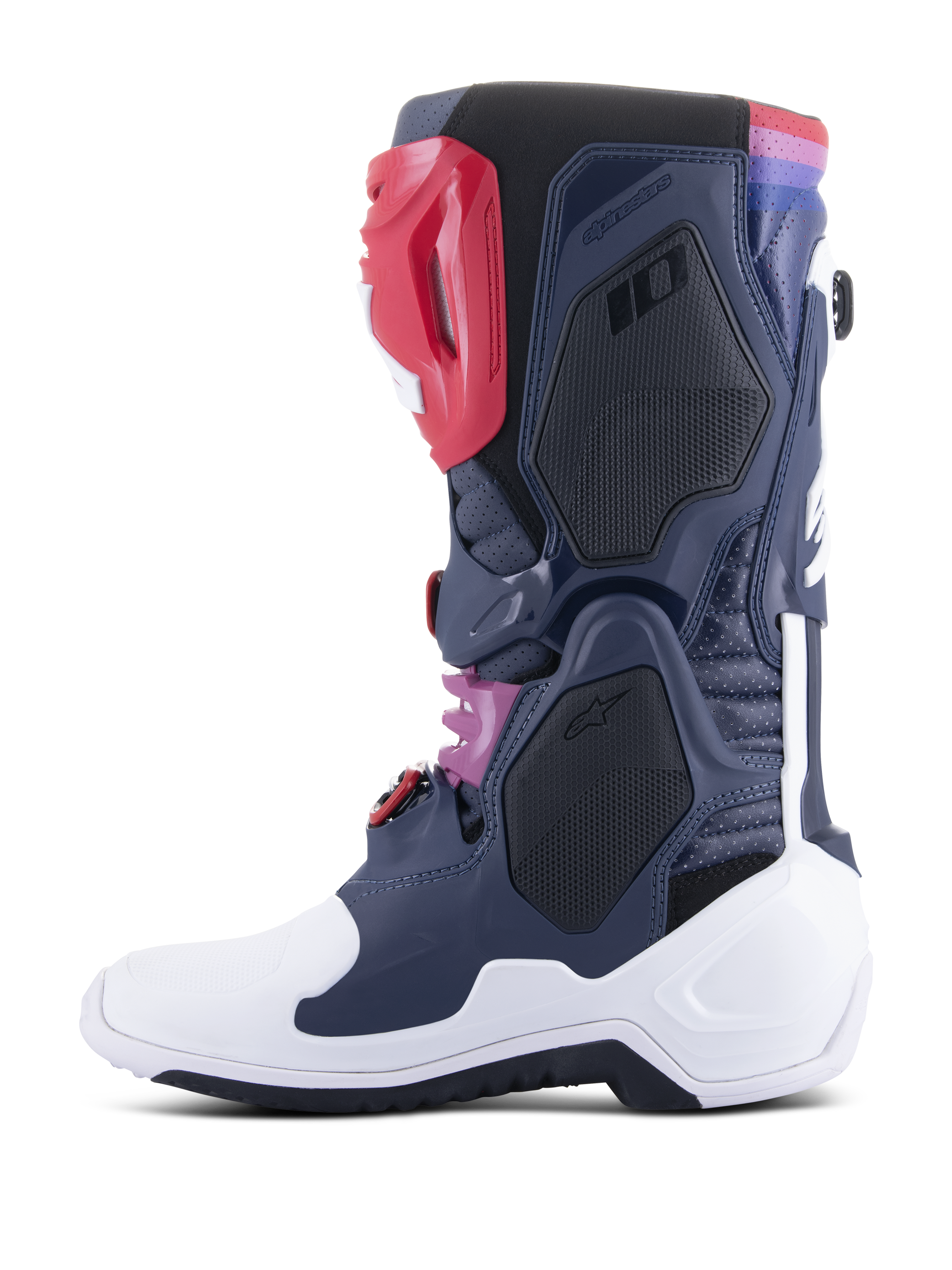 Botas Alpinestars Tech 10 Supervented, botas de motocross, Night Navy White Rainbow, vista de perfil lateral que muestra paneles de malla ventilada, carcasa protectora blanca y detalles coloridos, calzado todoterreno de alto rendimiento.