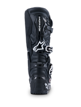 Botas Alpinestars Tech 7 Enduro Drystar® 2026, botas de motocross, negro, vista trasera con el logo de Alpinestars blanco en la pantorrilla, paneles de protección de TPU duraderos y construcción robusta para conducción off-road y enduro