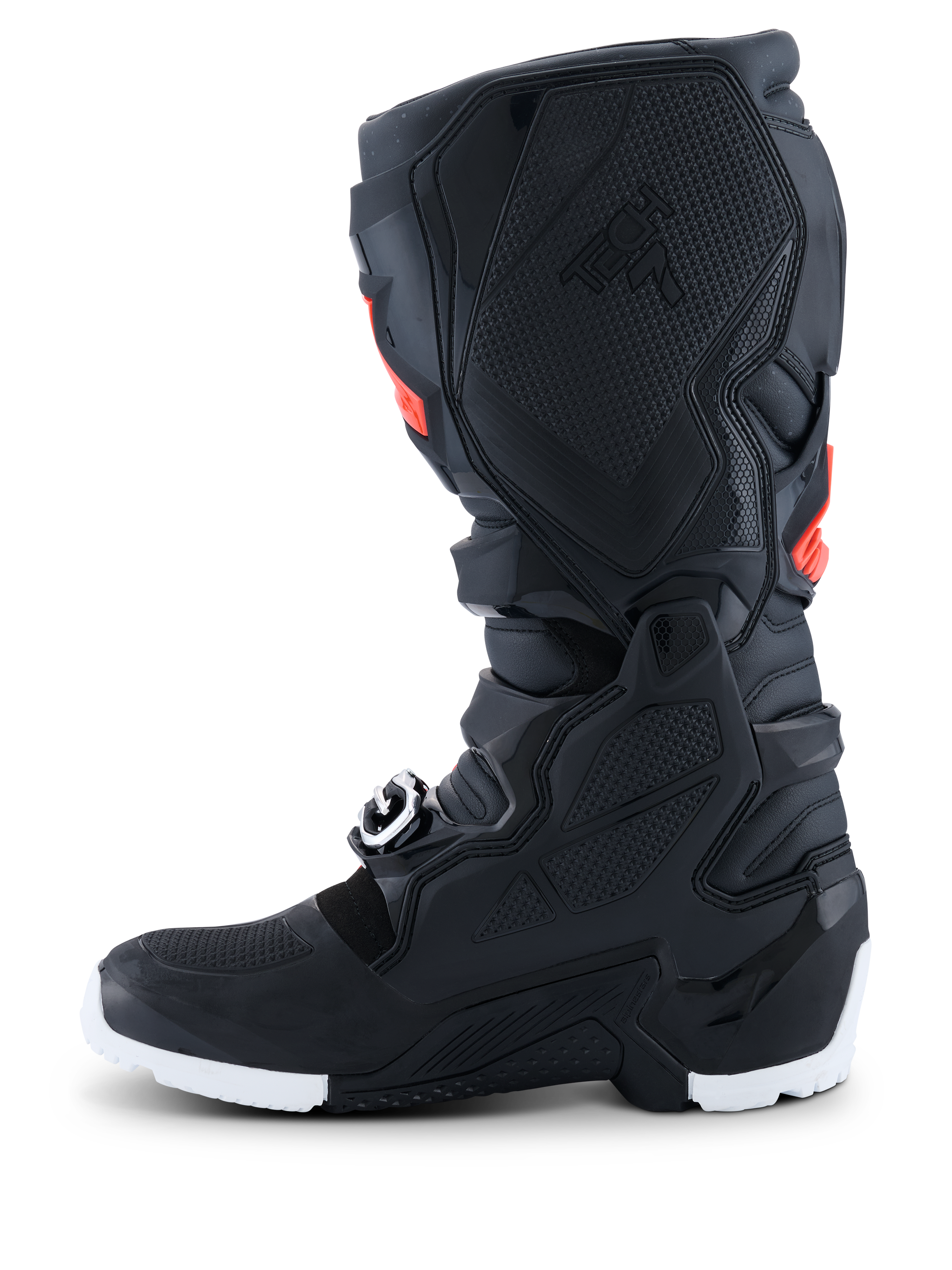 Botas Alpinestars 2026 Tech 7 Enduro Drystar®, botas de motocross y enduro, negras con detalles en rojo flúor y blanco, vista de perfil lateral que destaca el panel de agarre medial de TPU con diseño de panal y la suela blanca, construcción impermeable y duradera para rendimiento off-road