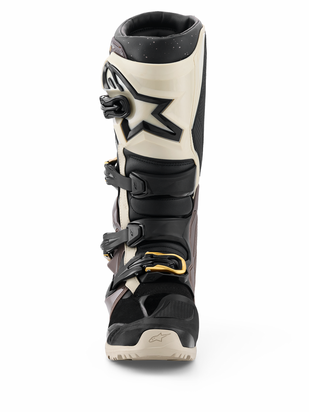 Botas Alpinestars Tech 7 Enduro Drystar® 2026, negro, gris oscuro y dorado, botas de motociclismo off-road impermeables, vista frontal con sistema de cierre de múltiples hebillas con acentos dorados, protección de espinilla en TPU y diseño con el logo de la estrella.
