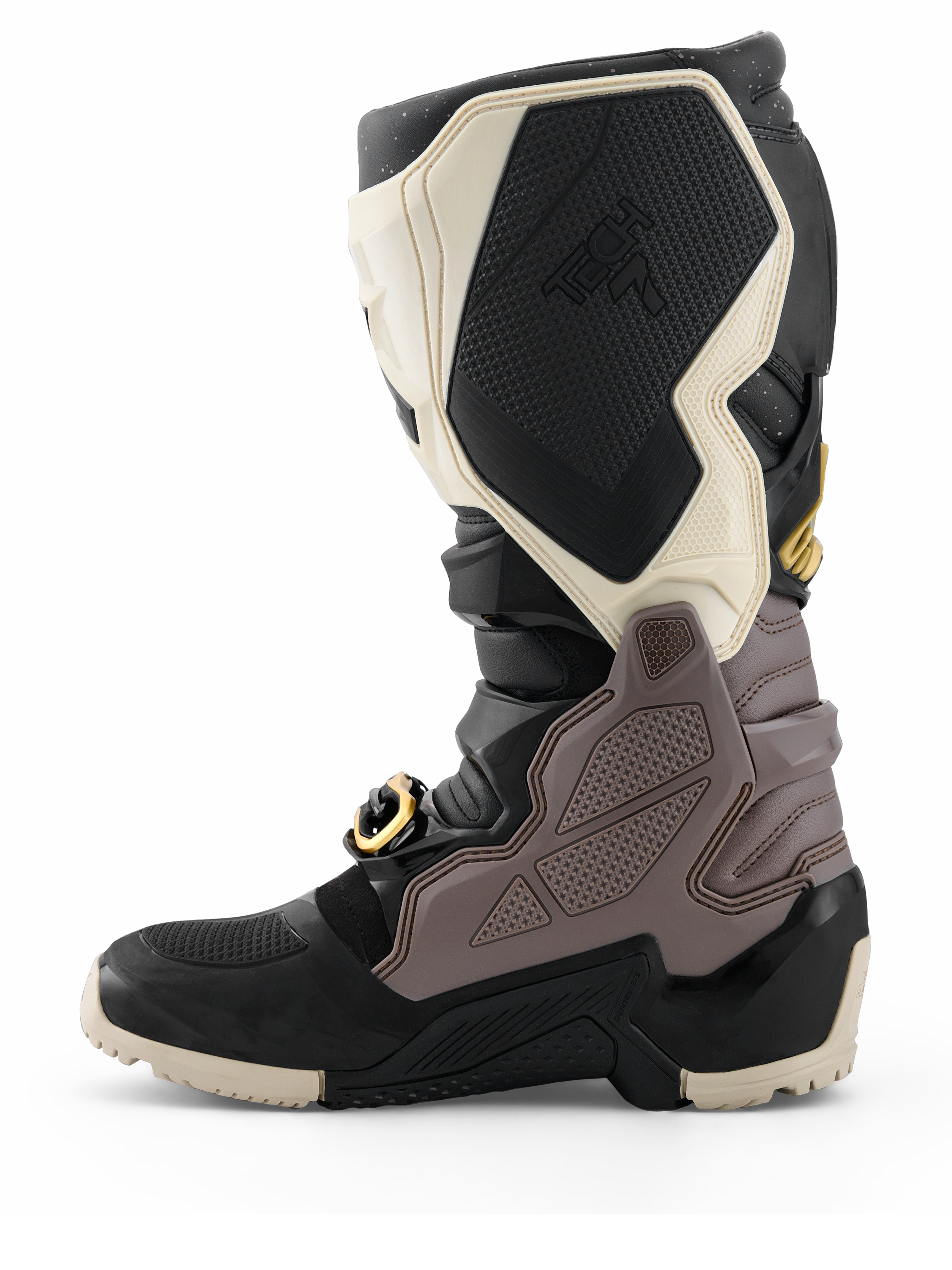 Botas Alpinestars Tech 7 Enduro Drystar® 2026, botas de motocross, negro, gris oscuro y dorado, vista de perfil lateral que destaca los paneles de TPU duraderos, la hebilla con detalles dorados y la suela de enduro robusta para conducción off-road