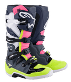 Botas Alpinestars Tech 7, botas de motocross, gris oscuro, azul oscuro, rosa flúor y amarillo neón, con un sistema de cierre de múltiples hebillas, paneles de protección de TPU y logotipos de Alpinestars para carreras off-road