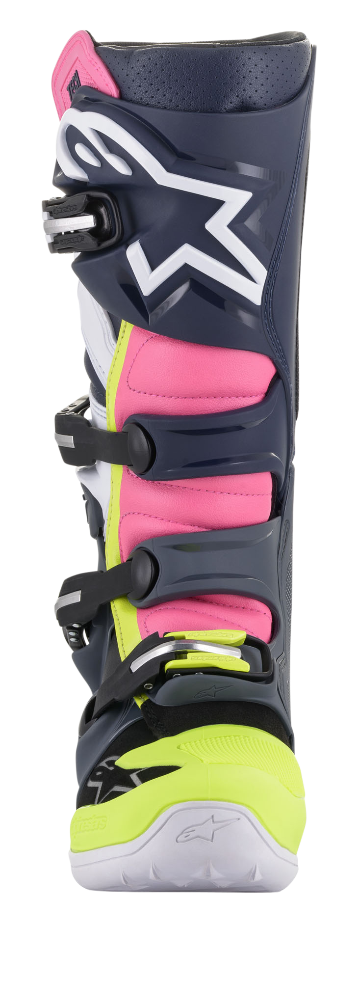 Botas Alpinestars Tech 7, botas de motocross, gris oscuro, azul oscuro y rosa flúor, vista posterior en ángulo que resalta el sistema de hebillas y los paneles de acordeón rosa, diseño protector de alto rendimiento para conducción todoterreno