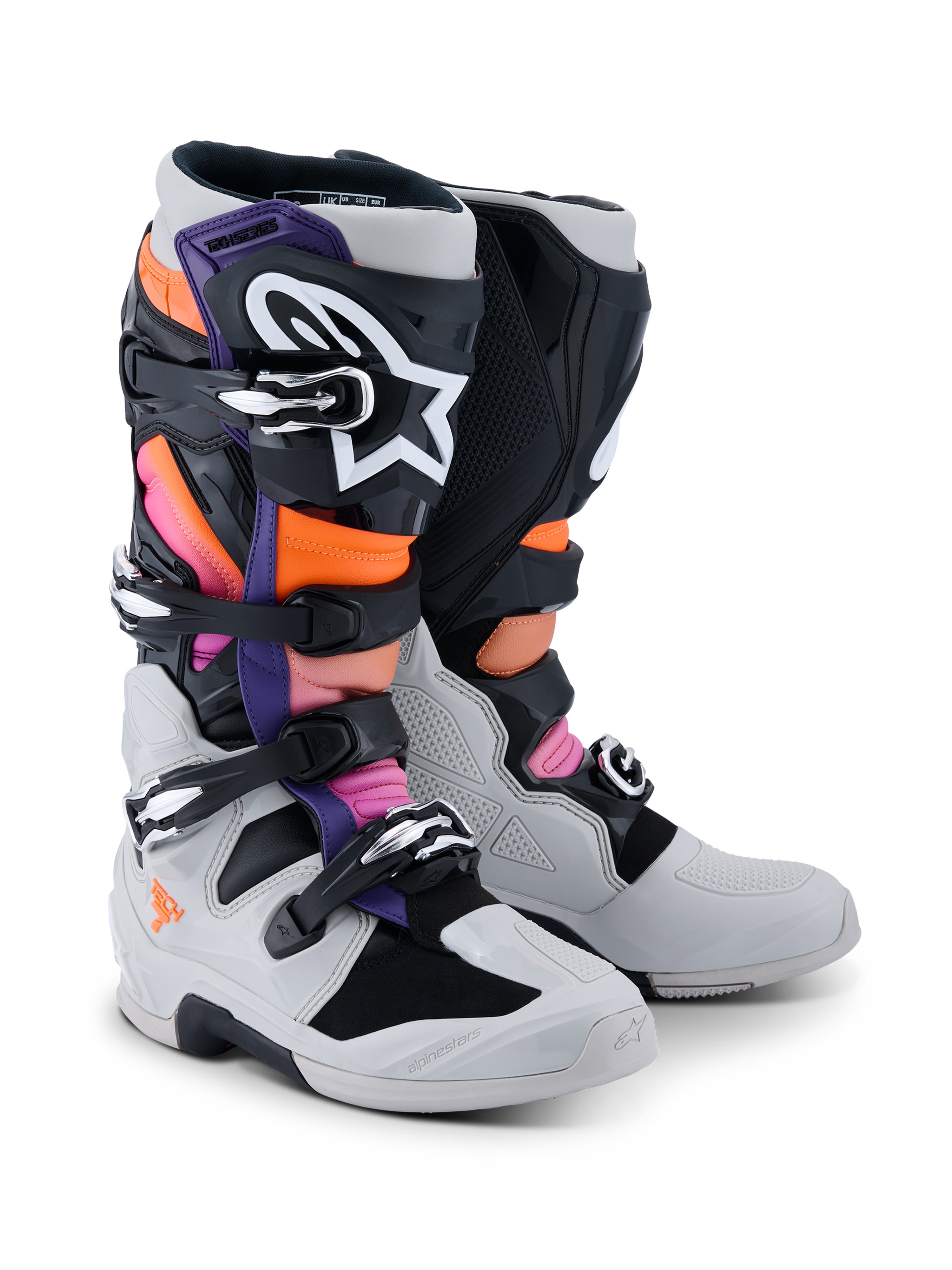 Botas Alpinestars Tech 7, botas de motocross, negro, gris claro, naranja flúor y magenta, con sistema de cierre de hebillas múltiples, carcasa de TPU reforzada y logotipos de alto contraste, diseñadas para competición todoterreno profesional y protección