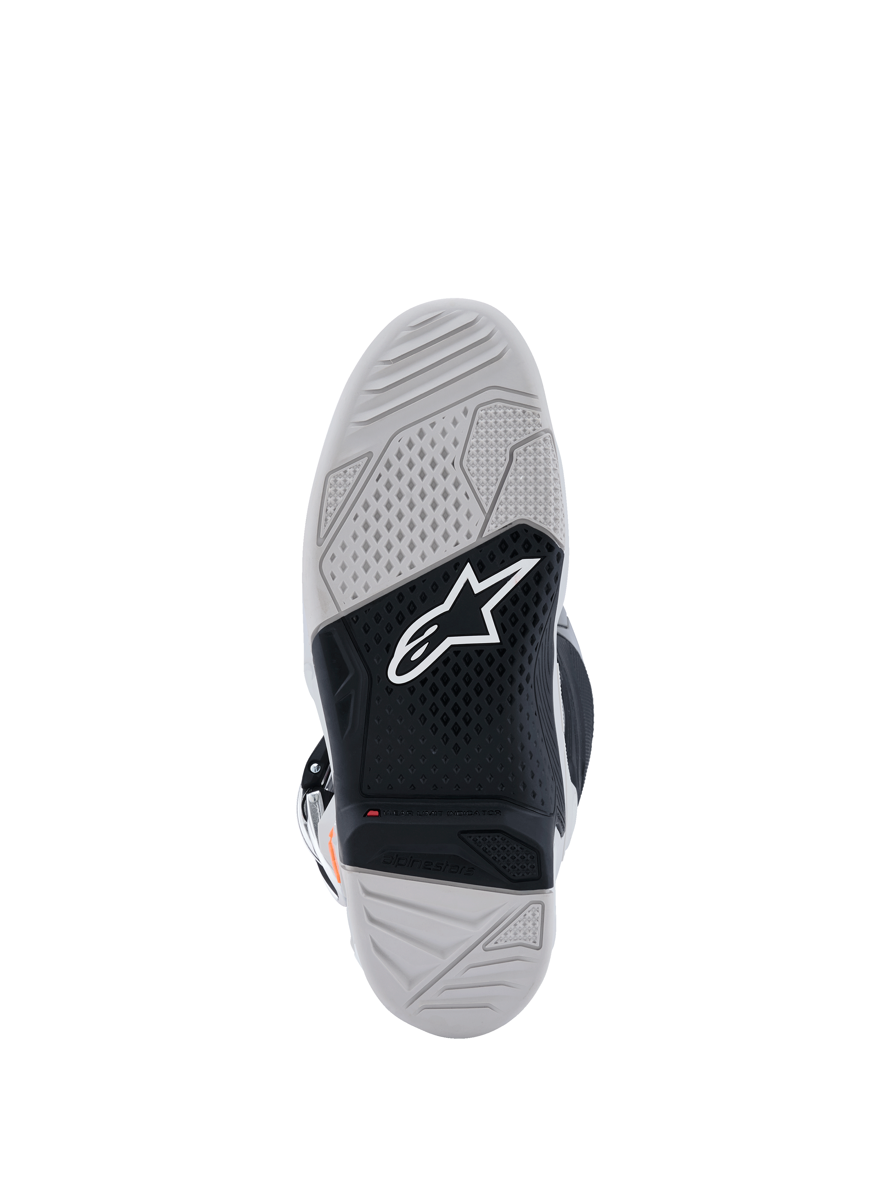 Vista de la suela de las botas Alpinestars Tech 7, botas de motocross, gris claro y negro, con una suela de caucho vulcanizado de doble compuesto, logotipo de Alpinestars en blanco, indicador de límite de desgaste rojo y patrón de agarre con textura de alta tracción.