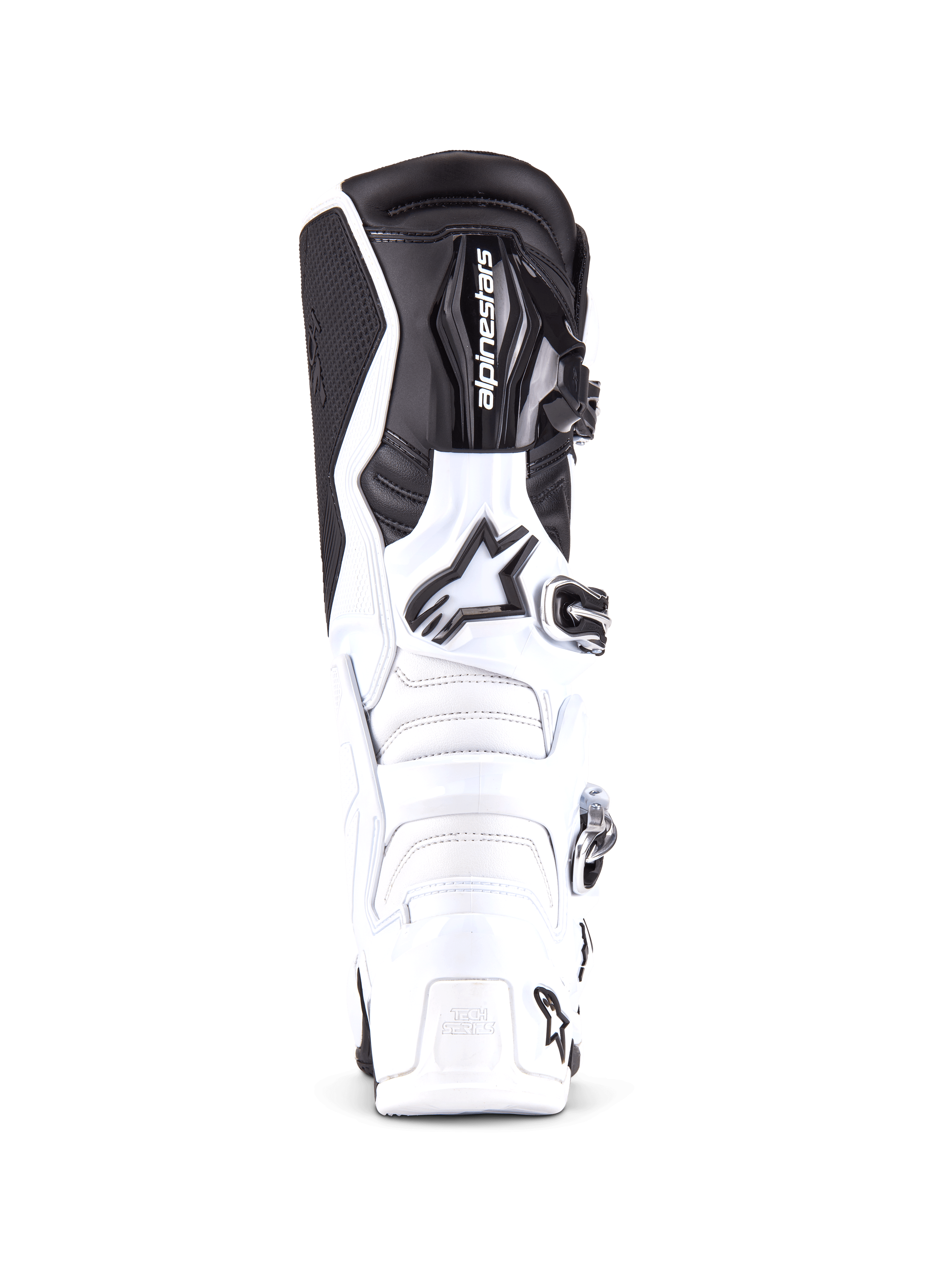 Botas Alpinestars Tech 7, botas de motocross profesionales en blanco y negro, vista frontal que muestra la placa de espinilla reforzada con el logo de Alpinestars, sistema de cierre de múltiples hebillas y construcción duradera de TPU para conducción off-road