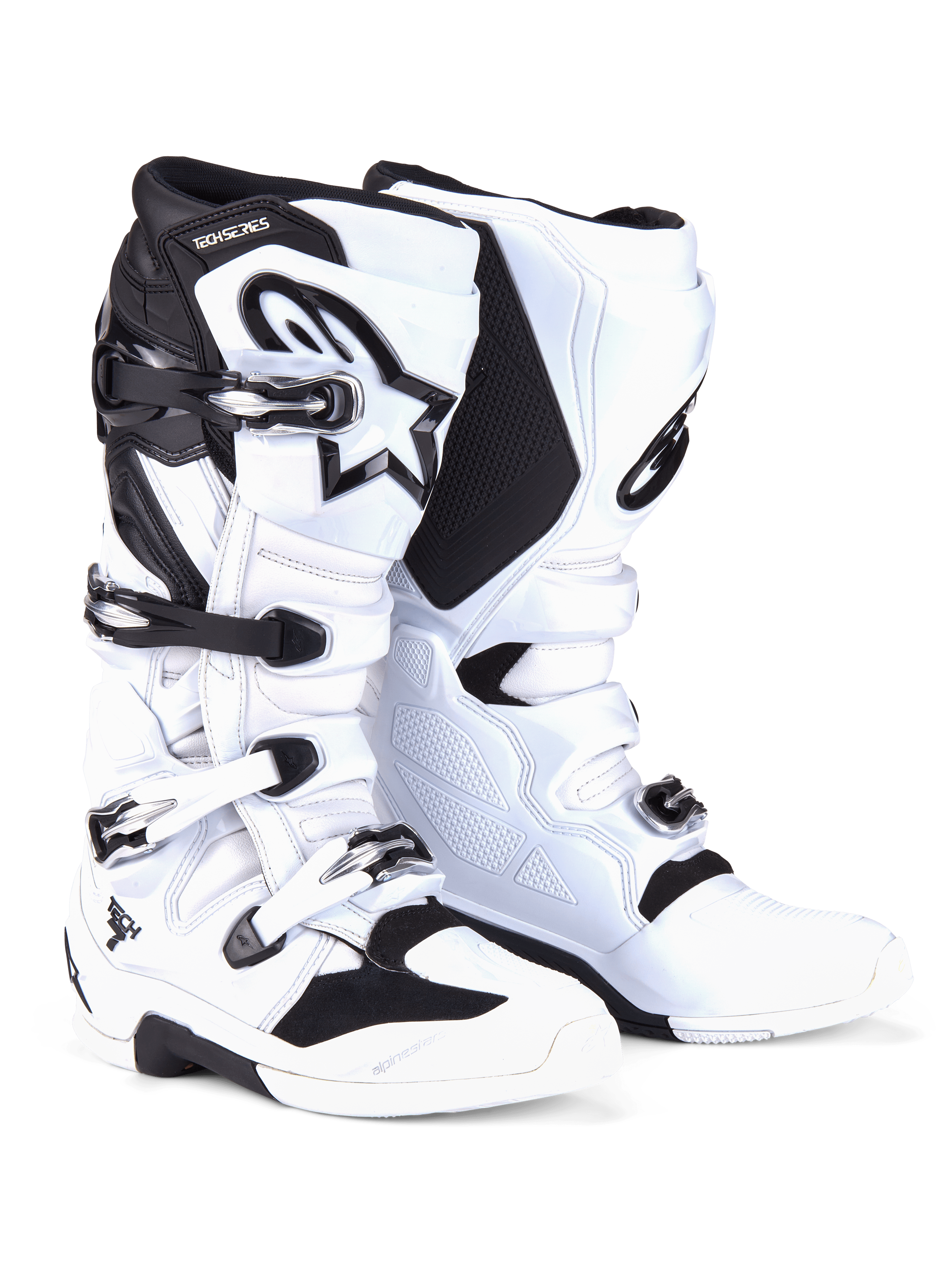 Botas Alpinestars Tech 7, botas de motocross, blancas y negras, con un sistema de cierre de cuatro hebillas con herrajes plateados y negros, logotipo destacado de Alpinestars en la espinilla y paneles de TPU reforzados para protección off-road