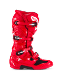 Botas Alpinestars Tech 7, botas de motocross, rojo brillante, vista de perfil lateral, con un sistema de cierre de cuatro hebillas, carcasa protectora de TPU, logotipo de Alpinestars blanco y marca "Tech 7", calzado duradero para carreras todoterreno
