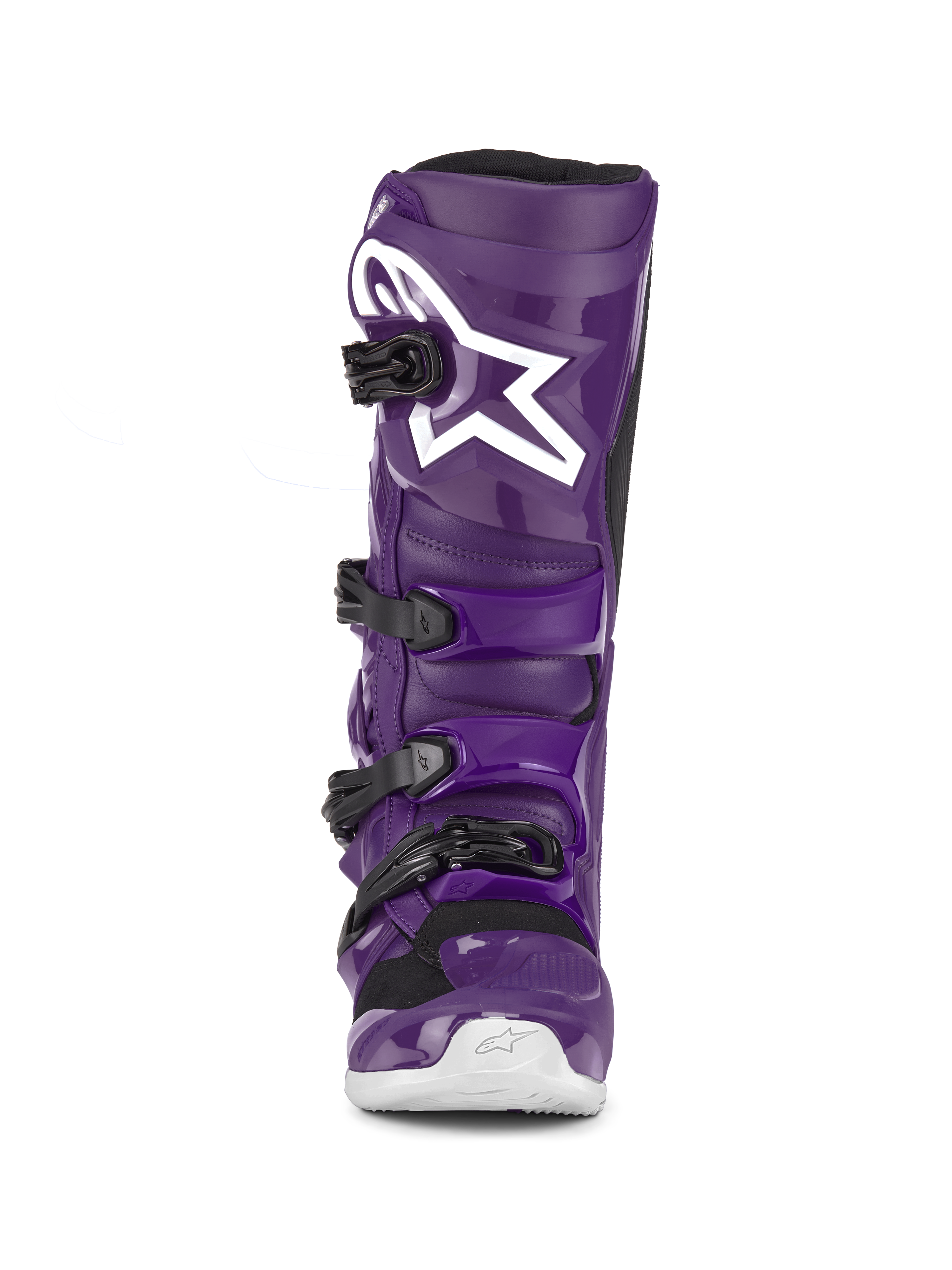 Botas Alpinestars Tech 7, botas de motocross moradas, vista frontal, con cuatro hebillas negras, logo Alpinestars blanco en la placa de la espinilla, carcasa de TPU duradera y construcción sintética para protección off-road