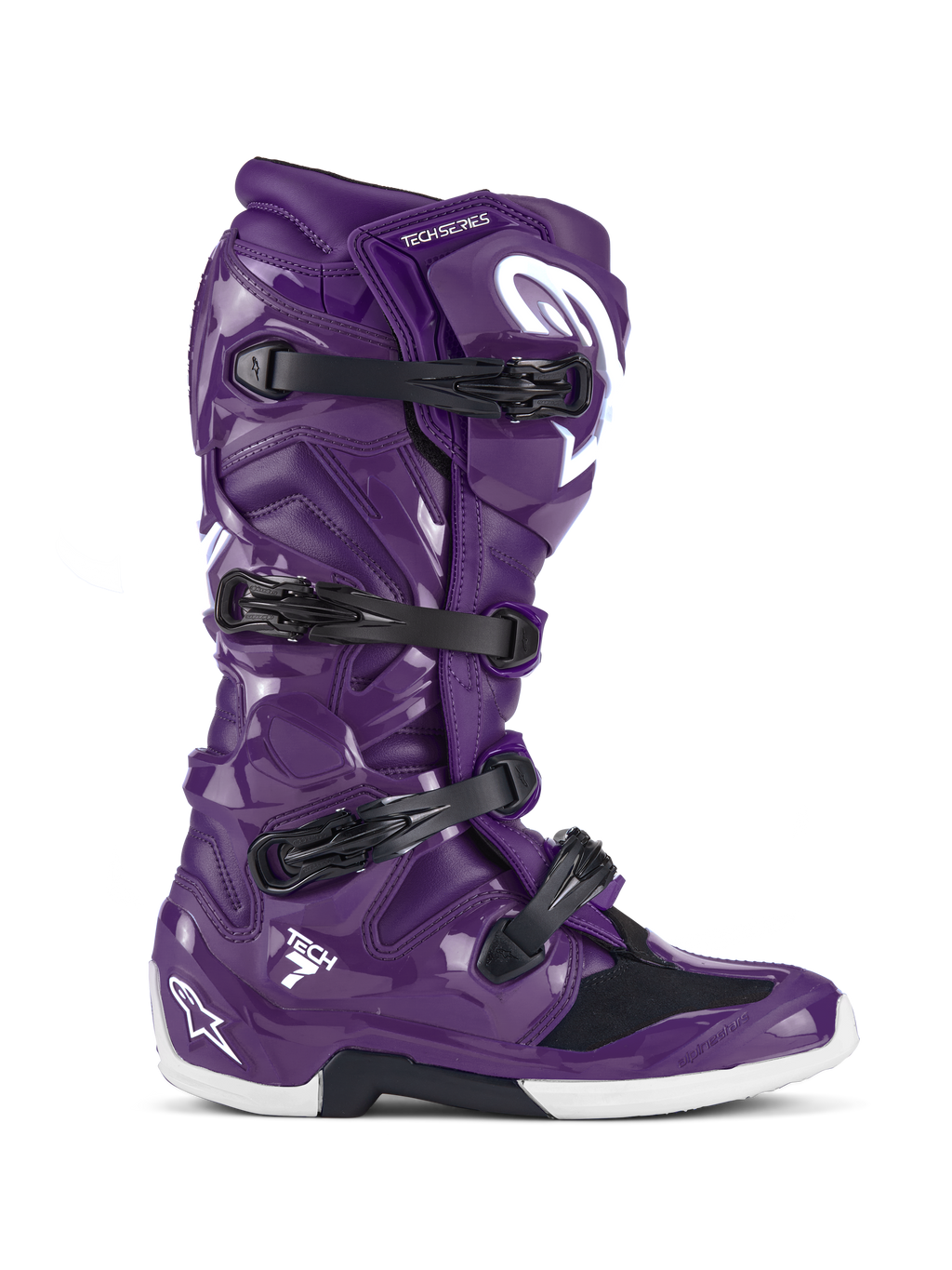 Botas Alpinestars Tech 7, botas de motocross todoterreno, morado brillante con hebillas negras y detalles blancos, vista lateral, sistema de cierre de cuatro correas, logotipo de estrella blanco en el talón y la espinilla, construcción de TPU duradera para rendimiento off-road