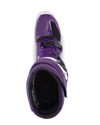 Botas Alpinestars Tech 7, botas de motocross, morado, vista superior mirando hacia la apertura de la bota, con hebillas negras y detalles blancos, construcción sintética duradera para carreras todoterreno
